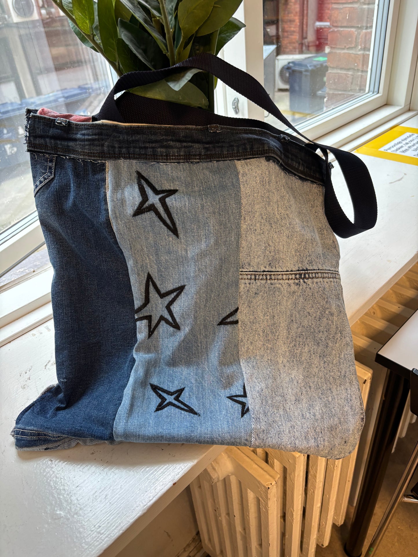Cosmic Reef tote - Stars above, sea life within