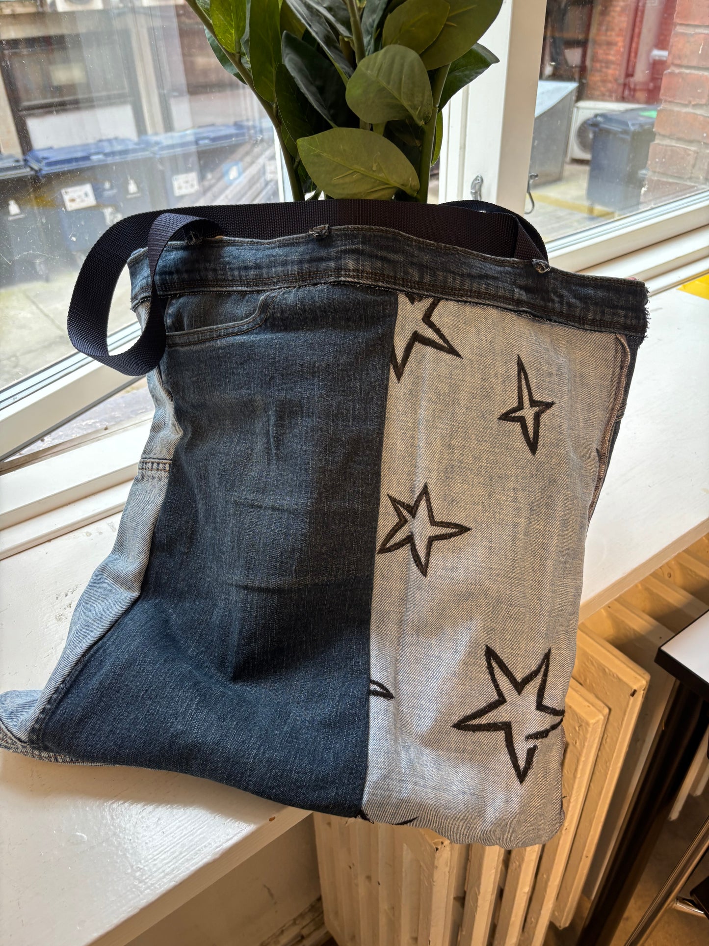 Cosmic Reef tote - Stars above, sea life within