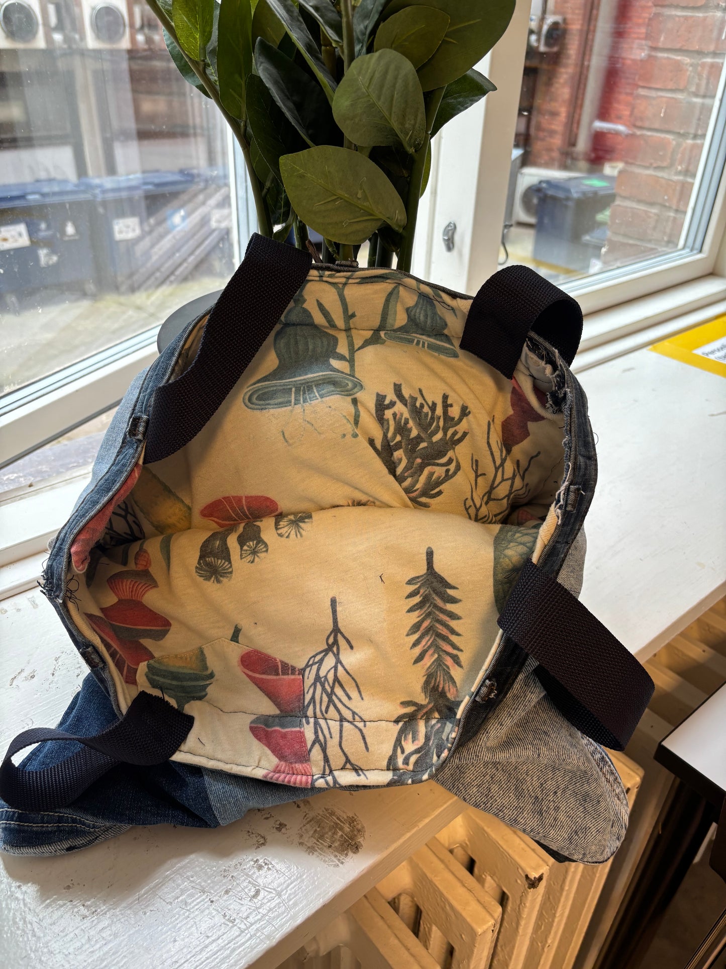 Cosmic Reef tote - Stars above, sea life within
