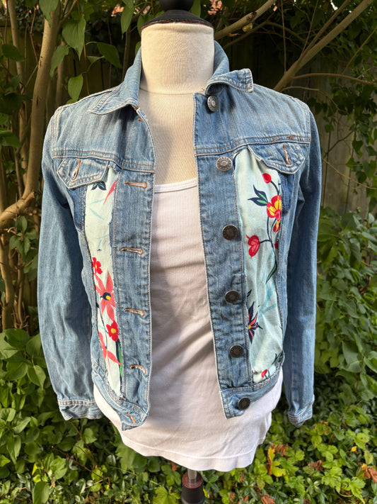 Spring in Motion - Fresh blooms, always on the move.