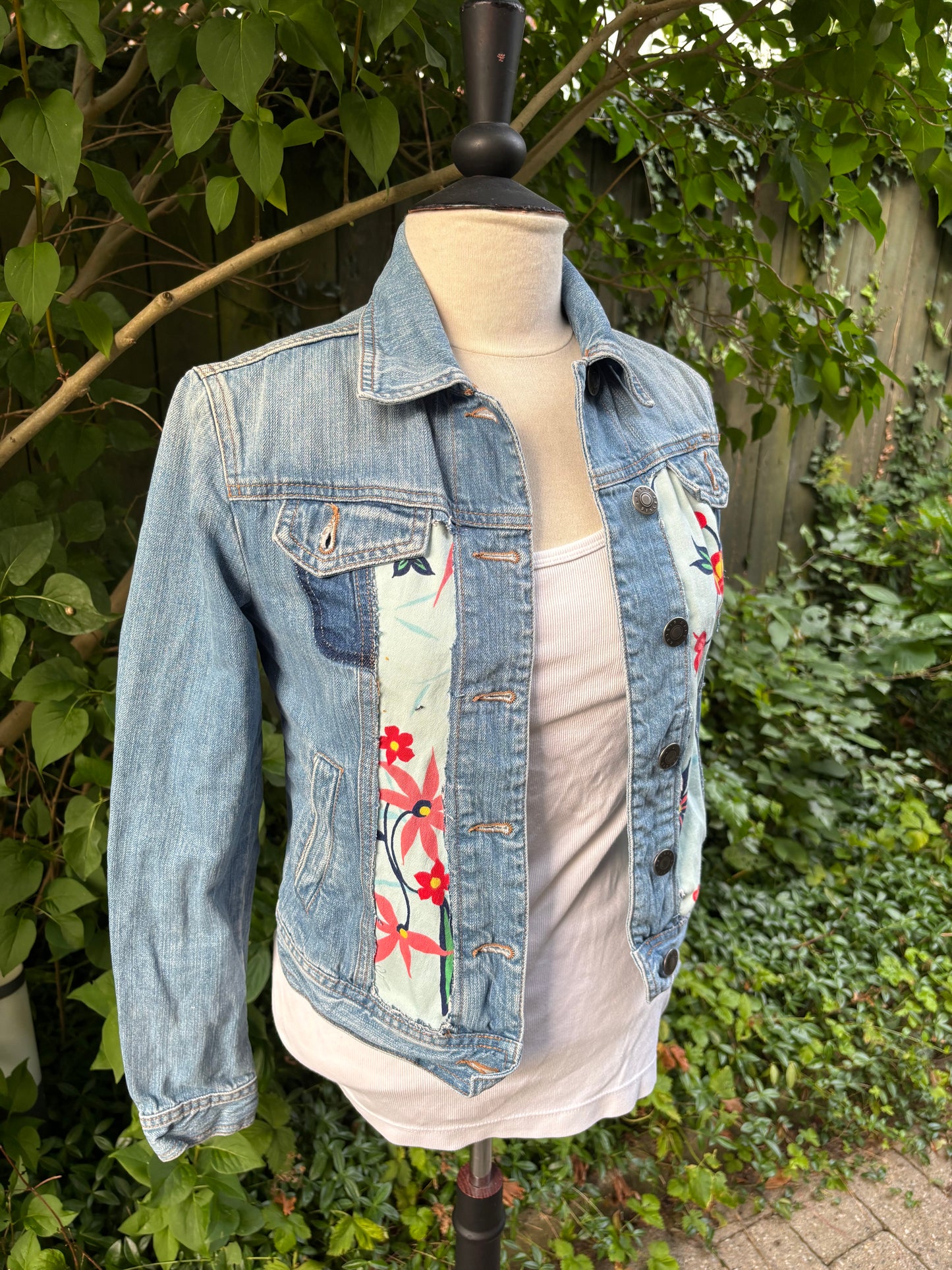 Spring in Motion - Fresh blooms, always on the move.