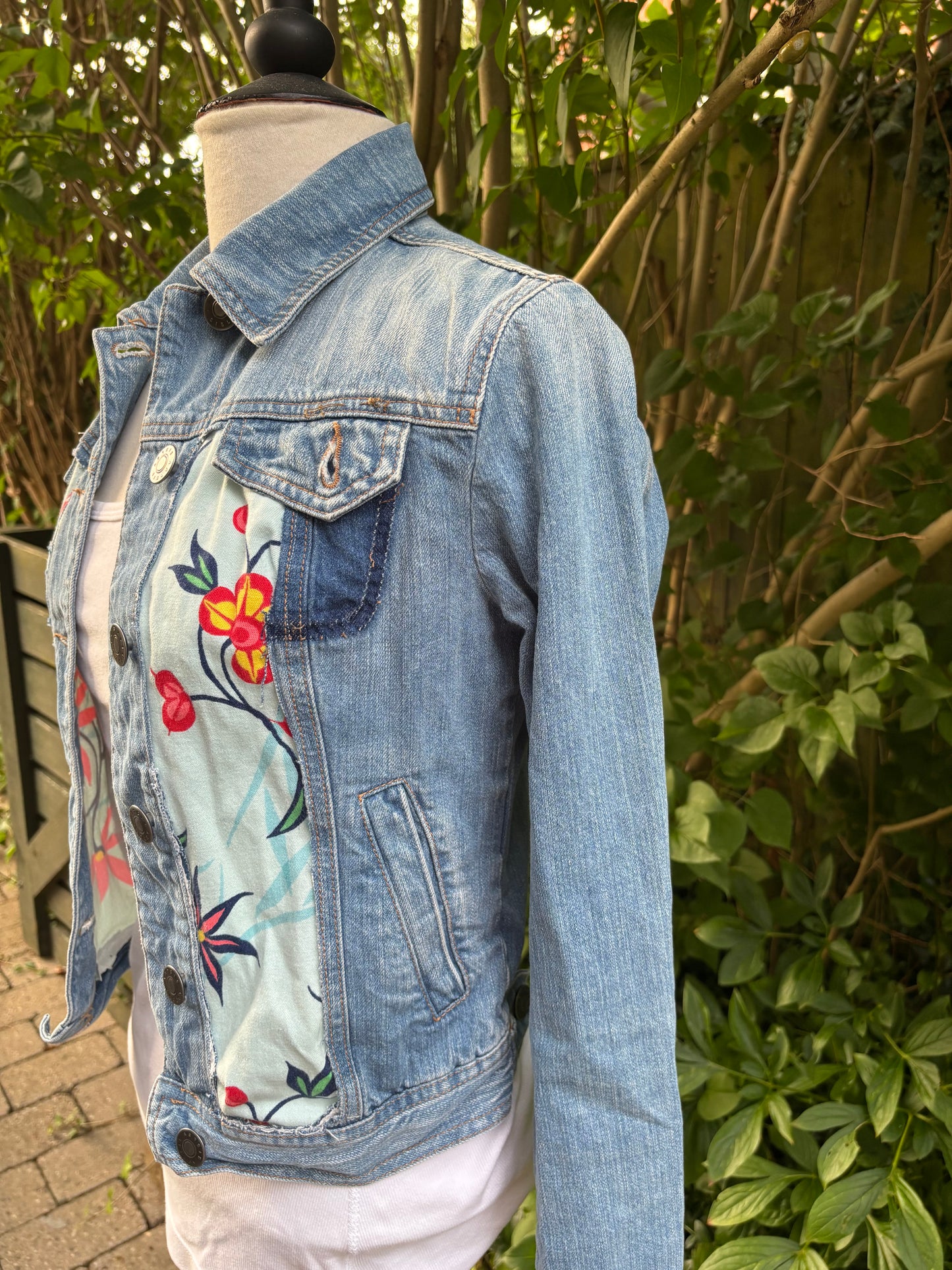 Spring in Motion - Fresh blooms, always on the move.