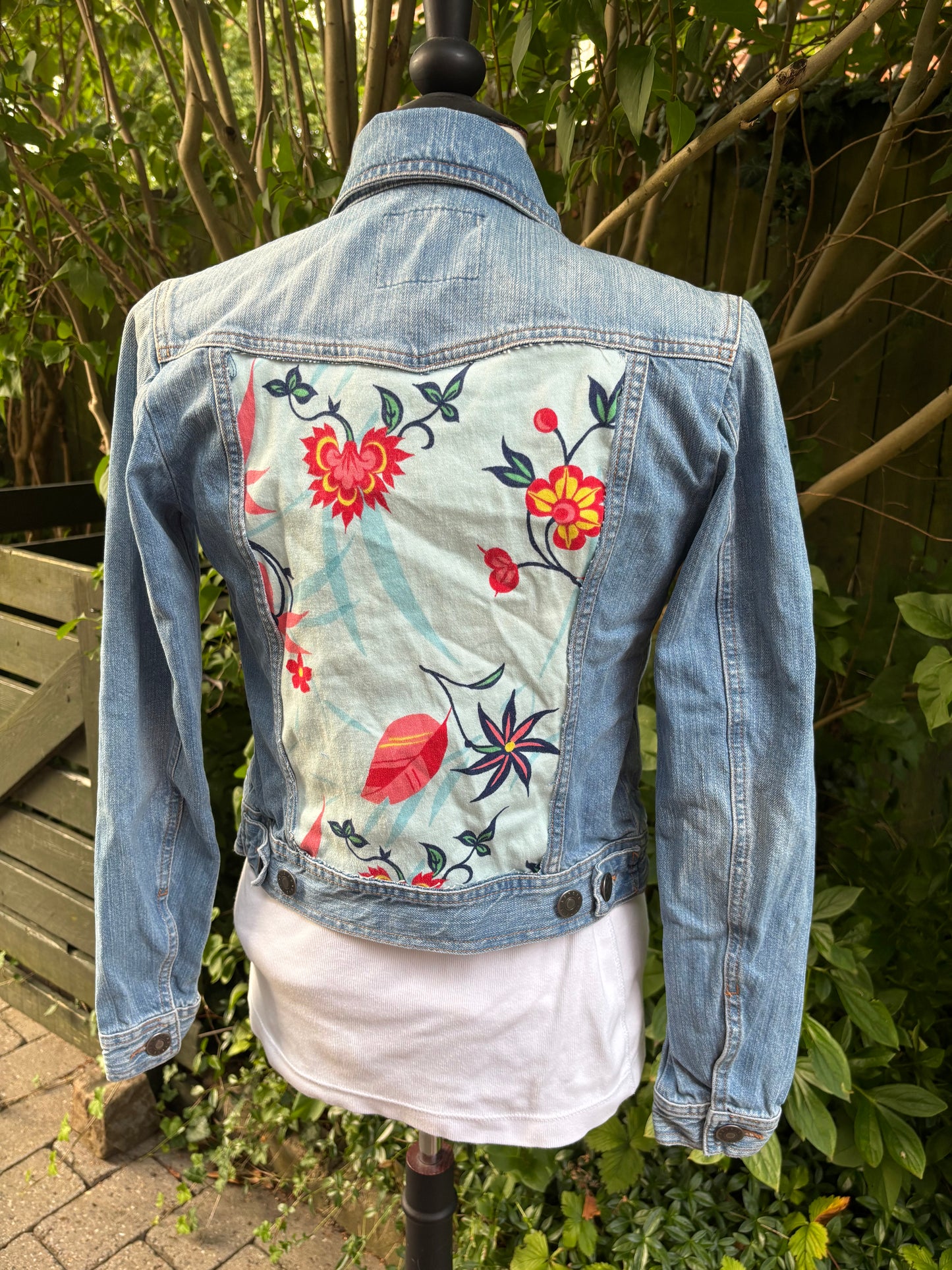 Spring in Motion - Fresh blooms, always on the move.